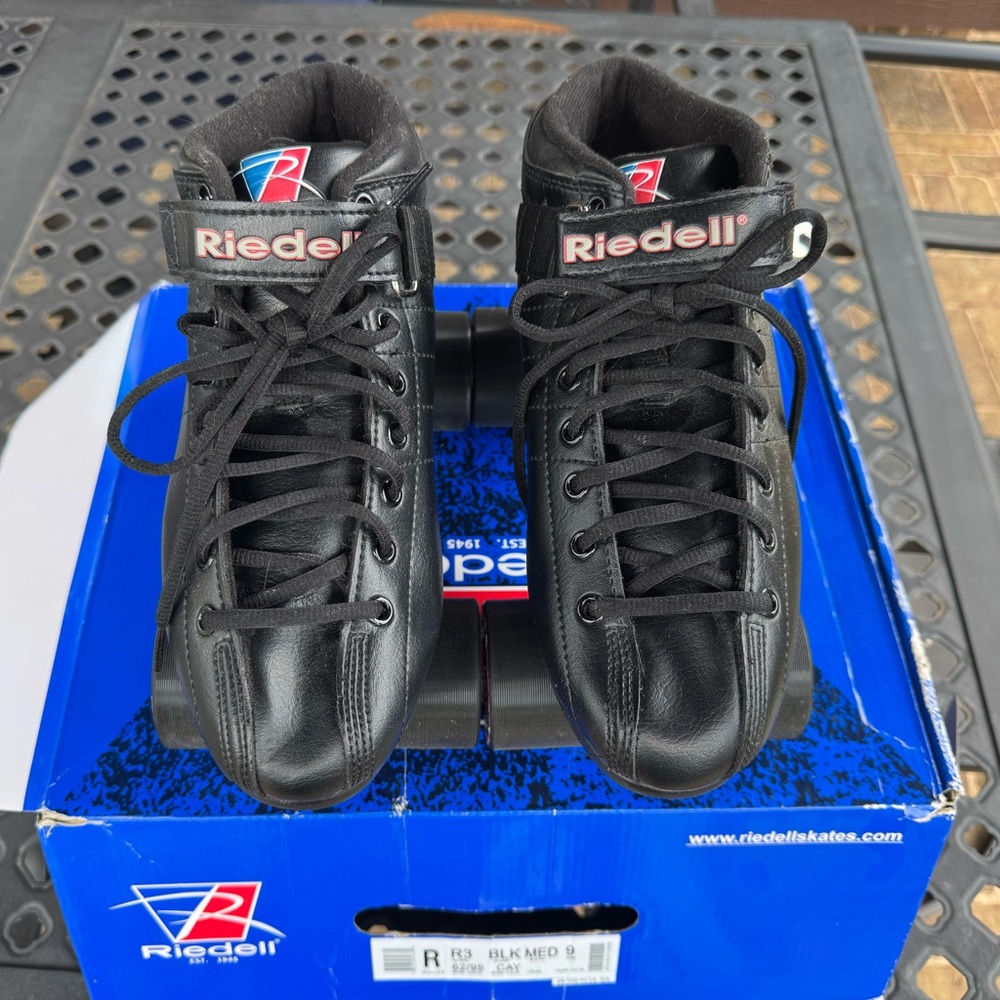 Riedell R3 Cayman Quad Roller Skates Size 9